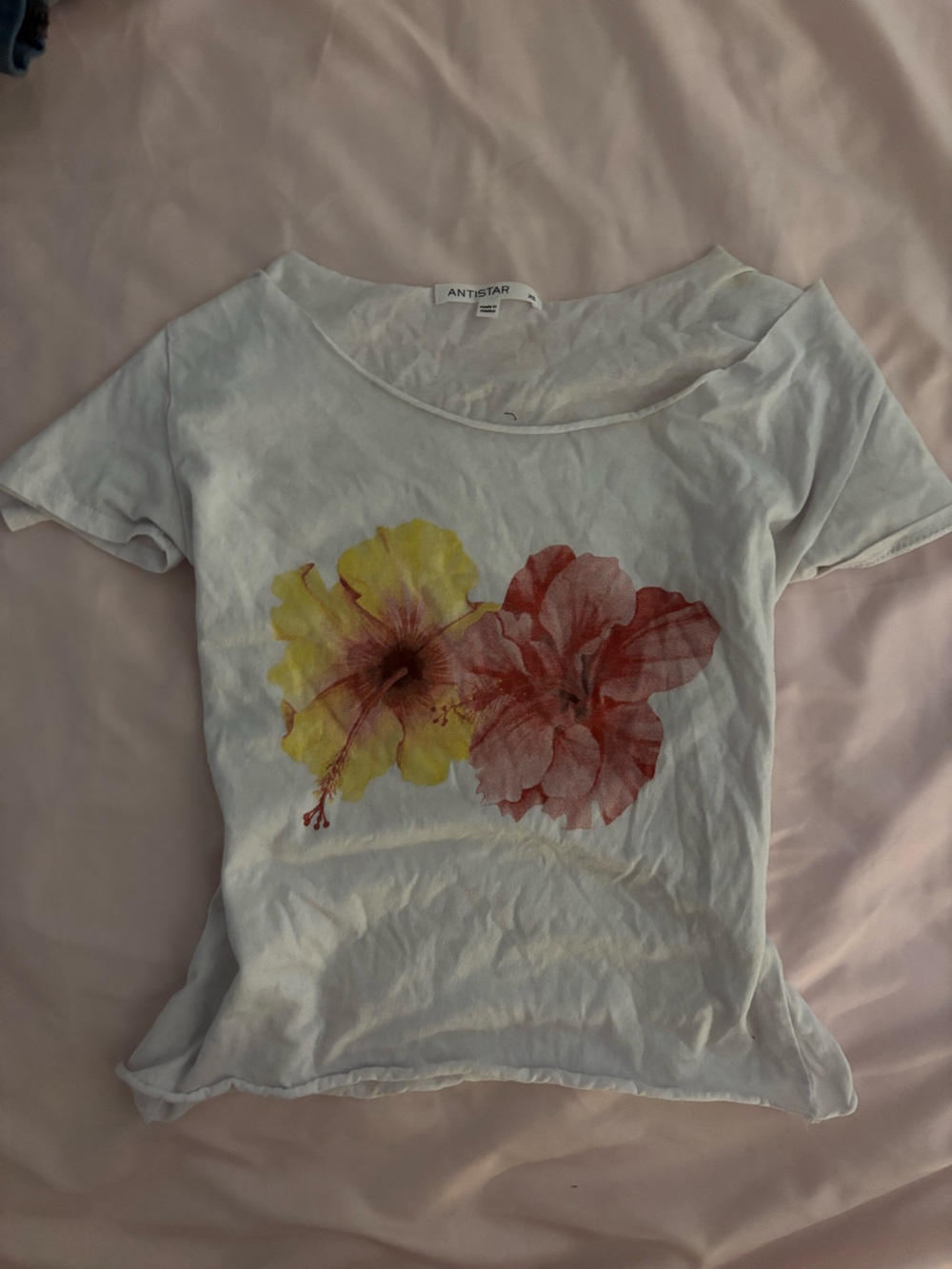 DUBE White Fox Boutique White Short Sleeve Tee with Yellow & Coral Floral Print